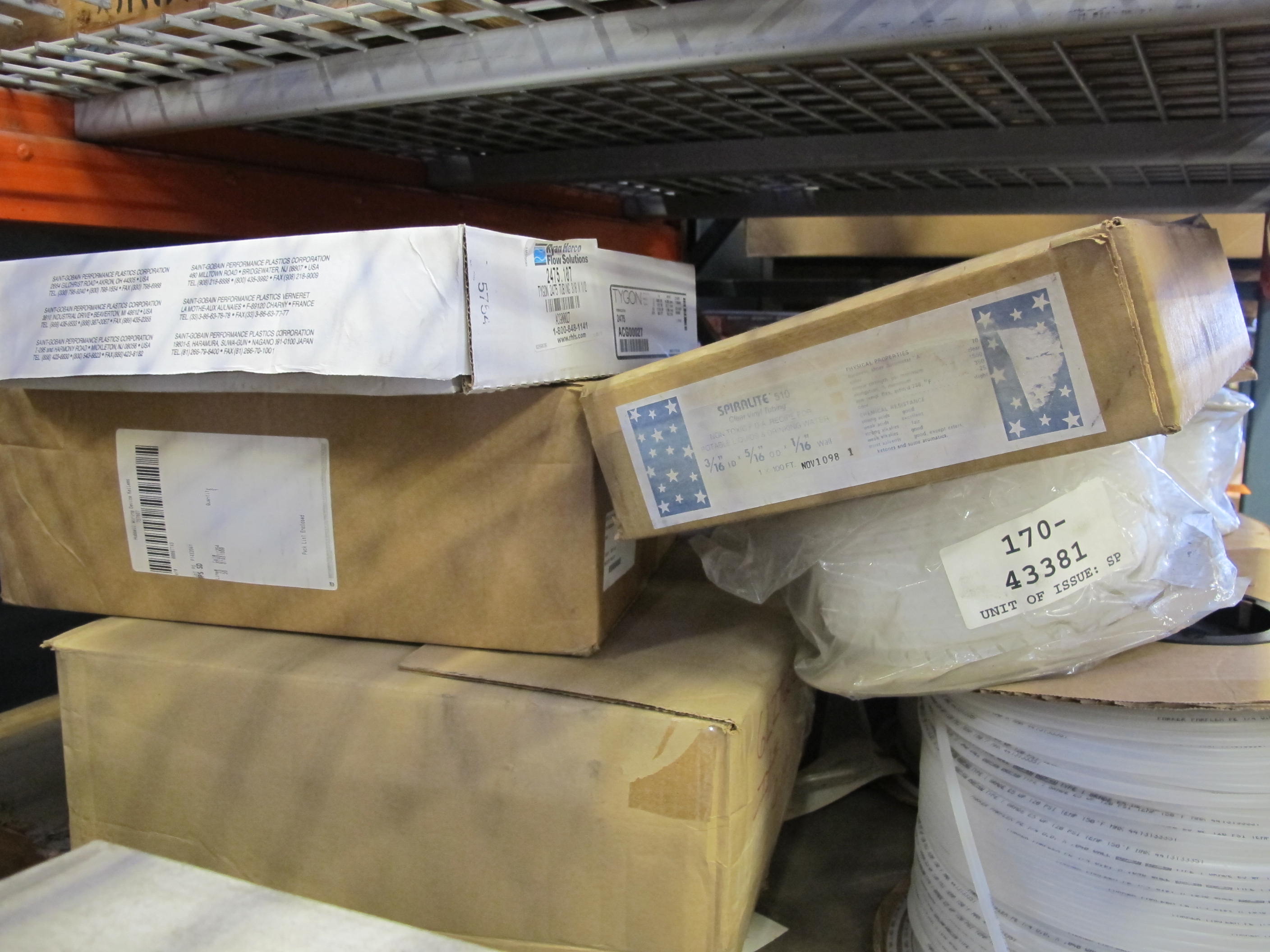 LOT TO INCLUDE: MISC. PLASTIC TUBING, (2 SPOOLS) TUBING, NATURAL COLOR KIND, 1/4" OD X 1000 FT LG X 0.040" WALL SIZE, POLYETHYLENE D1248 MATERIAL, 120 PSI WORKING PRESSURE PRESS RATING, SPIRALITE 510 CLEAR VINYL TUBING, TYGON 2475 TUBING, ETC. LOADING & HANDLING FEE $15-4543